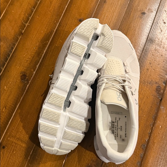 On Running Women's White Light Gray Athletic Shoes - Picture 4 of 4